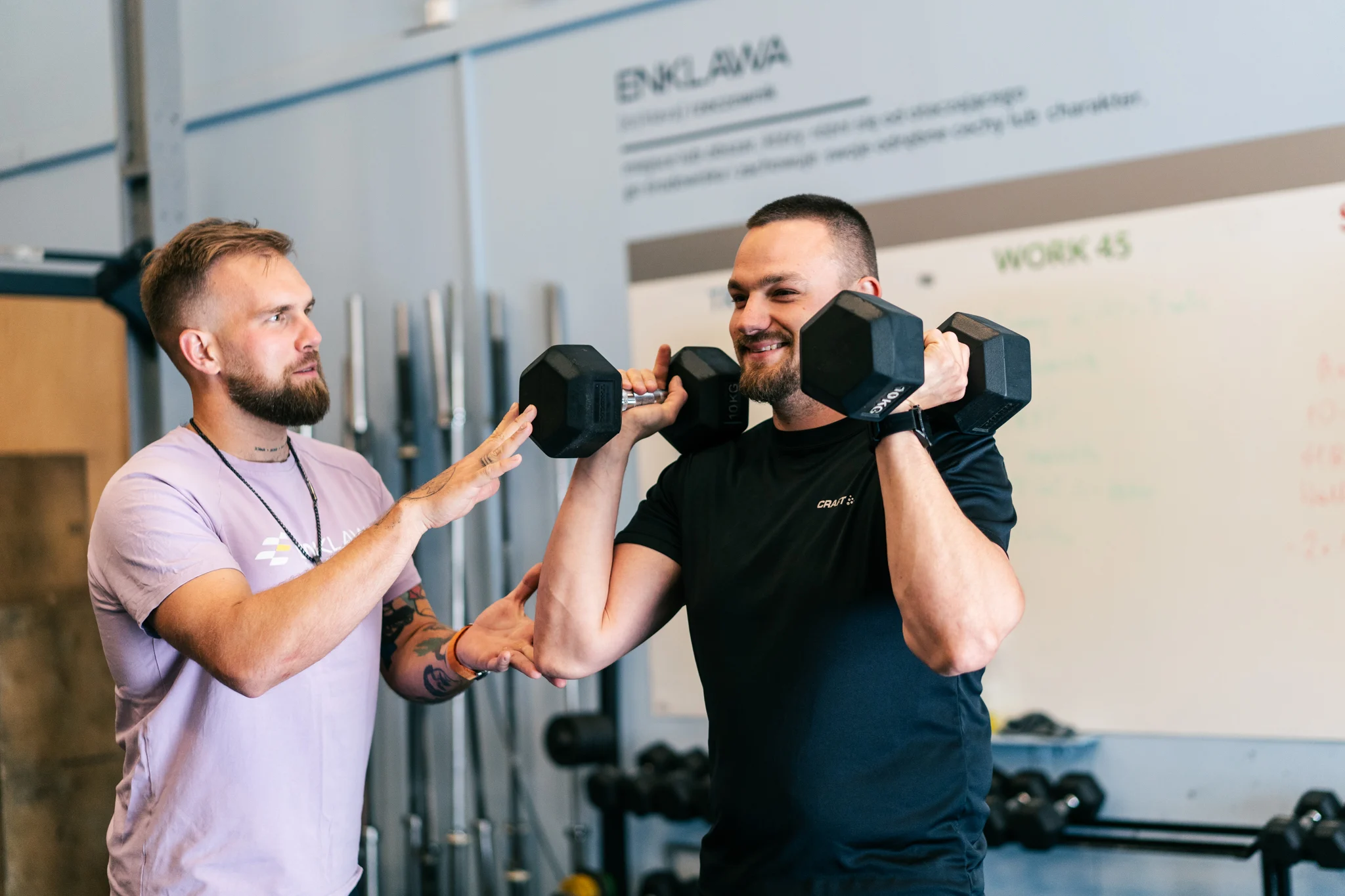 Trening personalny z hantlami
