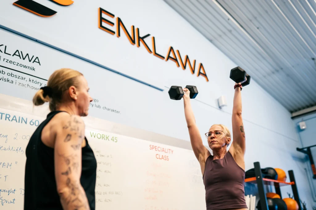 Zajęcia Funkcjonalny Bodybuilding – wyciskanie hantli